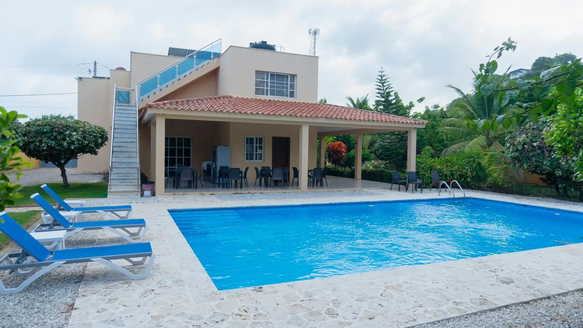 Villa Ramon Reynoso, Cabrera contacts